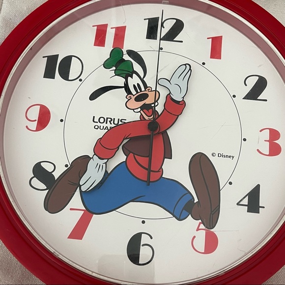 Vintage Walt Disney Goofy 10” Wall Clock Lorus Quartz Japan Red frame Tested - Picture 8 of 10